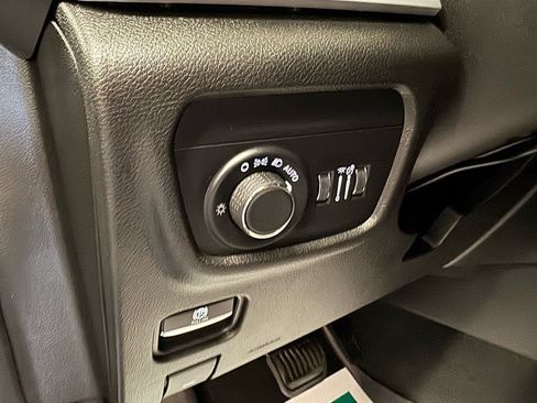 Used 2023 Jeep Grand Cherokee Laredo AWD/4WD image 14