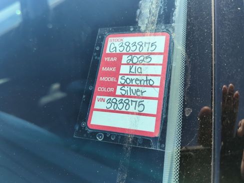 Certified 2025 Kia Sorento EX image 5