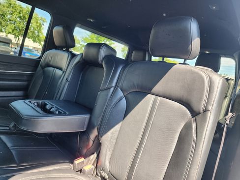 Used 2022 Jeep Wagoneer Series III image 12