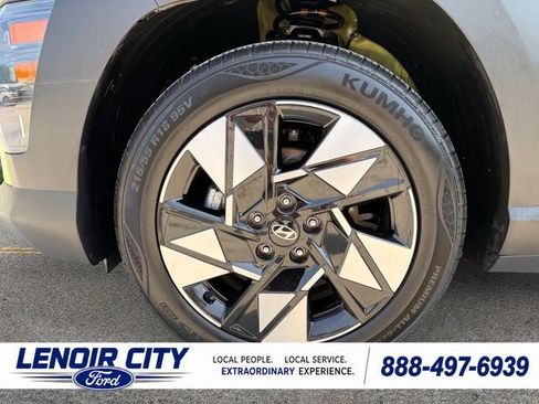 Used 2025 Hyundai Kona SEL FWD image 9