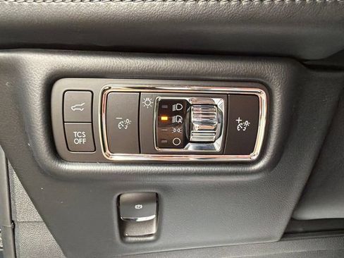 Used 2023 Lincoln Nautilus FWD w/ Premium Package image 12