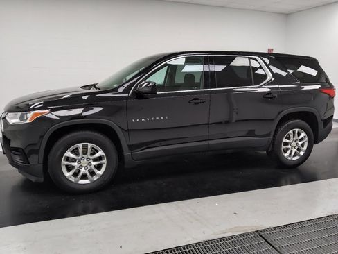 Used 2020 Chevrolet Traverse LS FWD image 2