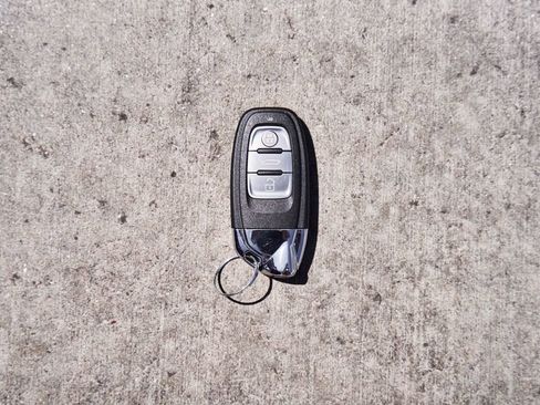 Used 2024 Lamborghini Huracan EVO image 73