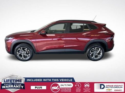 Used 2025 Chevrolet Trax LT FWD image 5