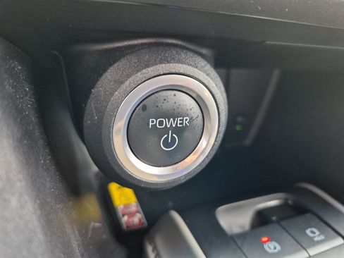 Certified 2023 Toyota Venza LE AWD/4WD image 33