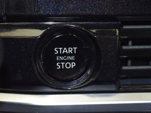 Certified 2025 Nissan Pathfinder SL AWD/4WD image 18