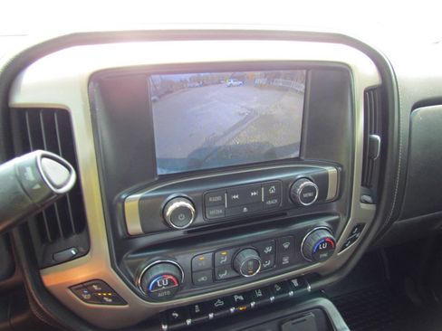 Used 2015 GMC Sierra 2500 Denali w/ Duramax Plus Package AWD/4WD image 19
