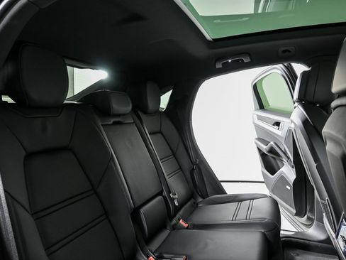 New 2025 Porsche Cayenne Coupe image 23