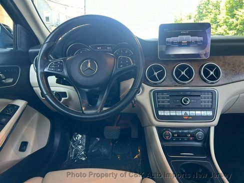 Used 2019 Mercedes-Benz GLA 250 4MATIC image 40