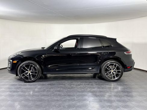 Certified 2025 Porsche Macan AWD/4WD image 2