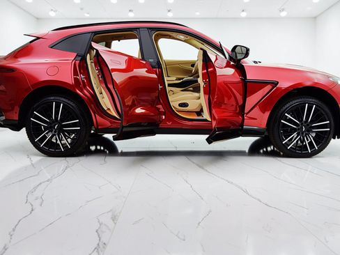 Used 2023 Aston Martin DBX 707 AWD/4WD image 12