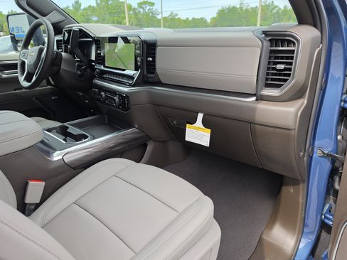 New 2026 Chevrolet Silverado 3500 LTZ w/ LTZ Premium Package AWD/4WD image 18
