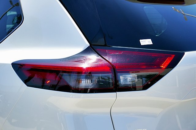 Used 2023 Nissan Rogue SV w/ SV Premium B Package FWD image 8