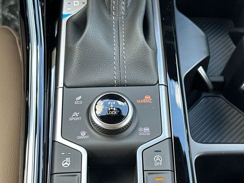 New 2025 Kia Sorento SX Prestige w/ Olive Brown Leather Package image 31