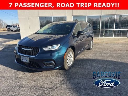 Used 2023 Chrysler Pacifica Touring-L FWD image 1