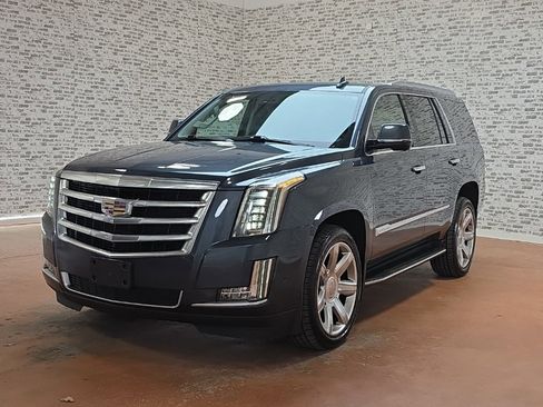 Used 2020 Cadillac Escalade Luxury image 3