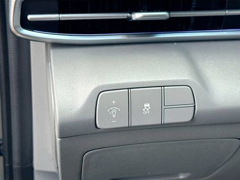 Certified 2025 Hyundai Elantra SEL FWD image 10