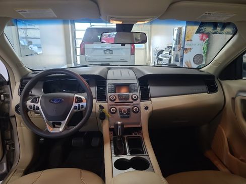 Used 2017 Ford Taurus SE image 12