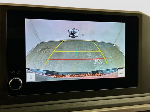 Used 2024 Toyota Tacoma SR image 11