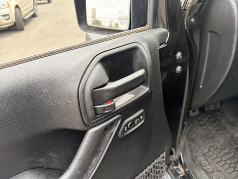 Used 2017 Jeep Wrangler Unlimited Sport w/ Quick Order Package 23S AWD/4WD image 13