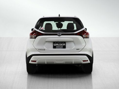 Used 2023 Nissan Kicks SR w/ SR Premium Package image 4