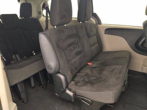 Used 2018 Dodge Grand Caravan SE w/ UConnect Hands-Free Group FWD image 19