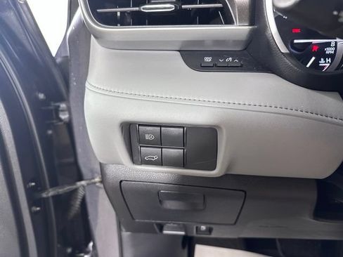 Used 2020 Toyota Highlander XLE AWD/4WD image 26