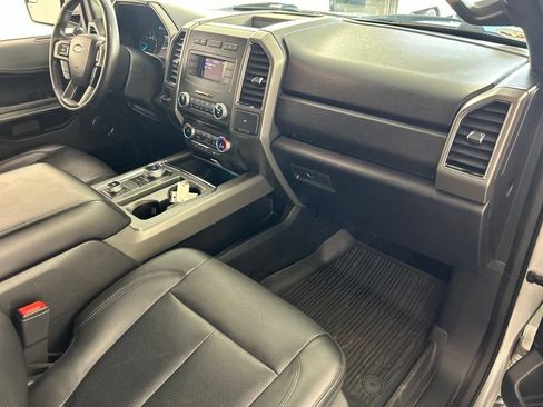 Used 2018 Ford Expedition XLT w/ Equipment Group 201A AWD/4WD image 25
