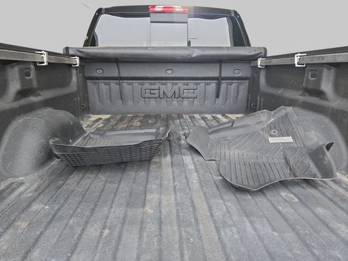 Used 2017 GMC Sierra 2500 SLT w/ All-Terrain HD Package AWD/4WD image 14
