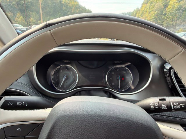 Used 2019 Chrysler Pacifica Limited FWD image 36