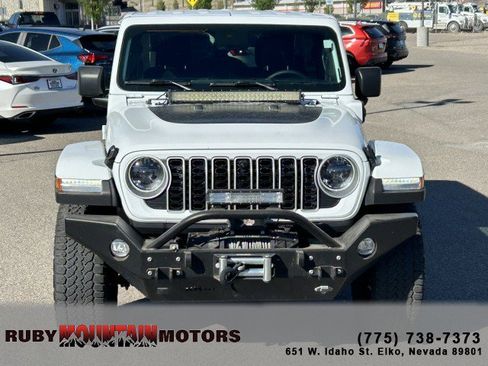 Used 2025 Jeep Wrangler Unlimited Sahara AWD/4WD image 2