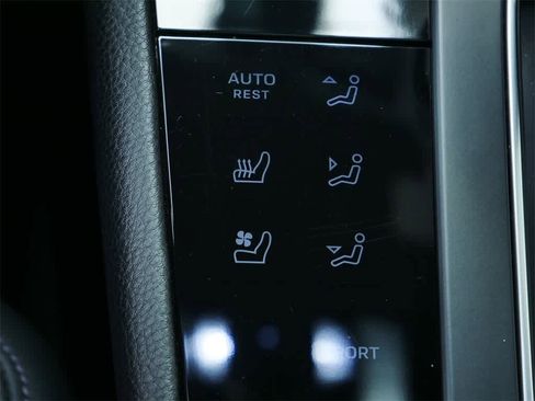 Used 2023 Porsche Macan Turbo image 27