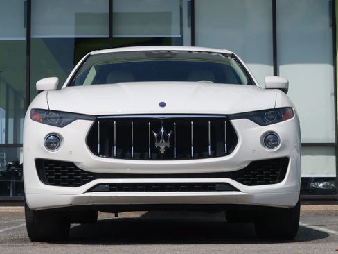 Used 2019 Maserati Levante AWD/4WD image 3