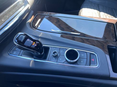 Used 2024 Cadillac Escalade Premium Luxury Platinum image 28