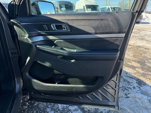 Used 2018 Ford Explorer XLT w/ Equipment Group 202A image 29