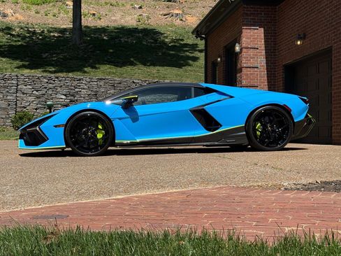 Used 2024 Lamborghini Revuelto AWD/4WD image 5