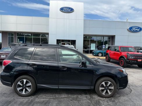 Used 2017 Subaru Forester 2.5i Limited AWD/4WD image 2