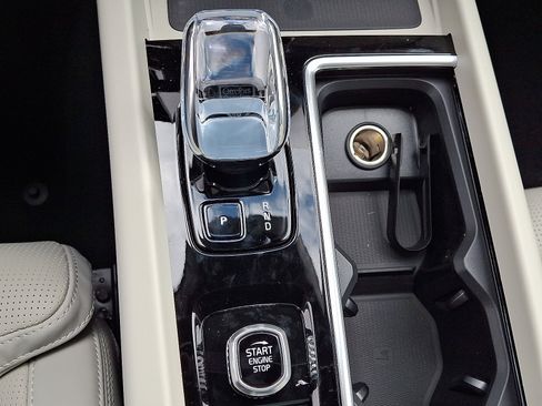 New 2026 Volvo XC60 B5 Ultra w/ Protection Package Premier image 9