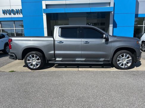Used 2022 Chevrolet Silverado 1500 High Country w/ Technology Package image 3