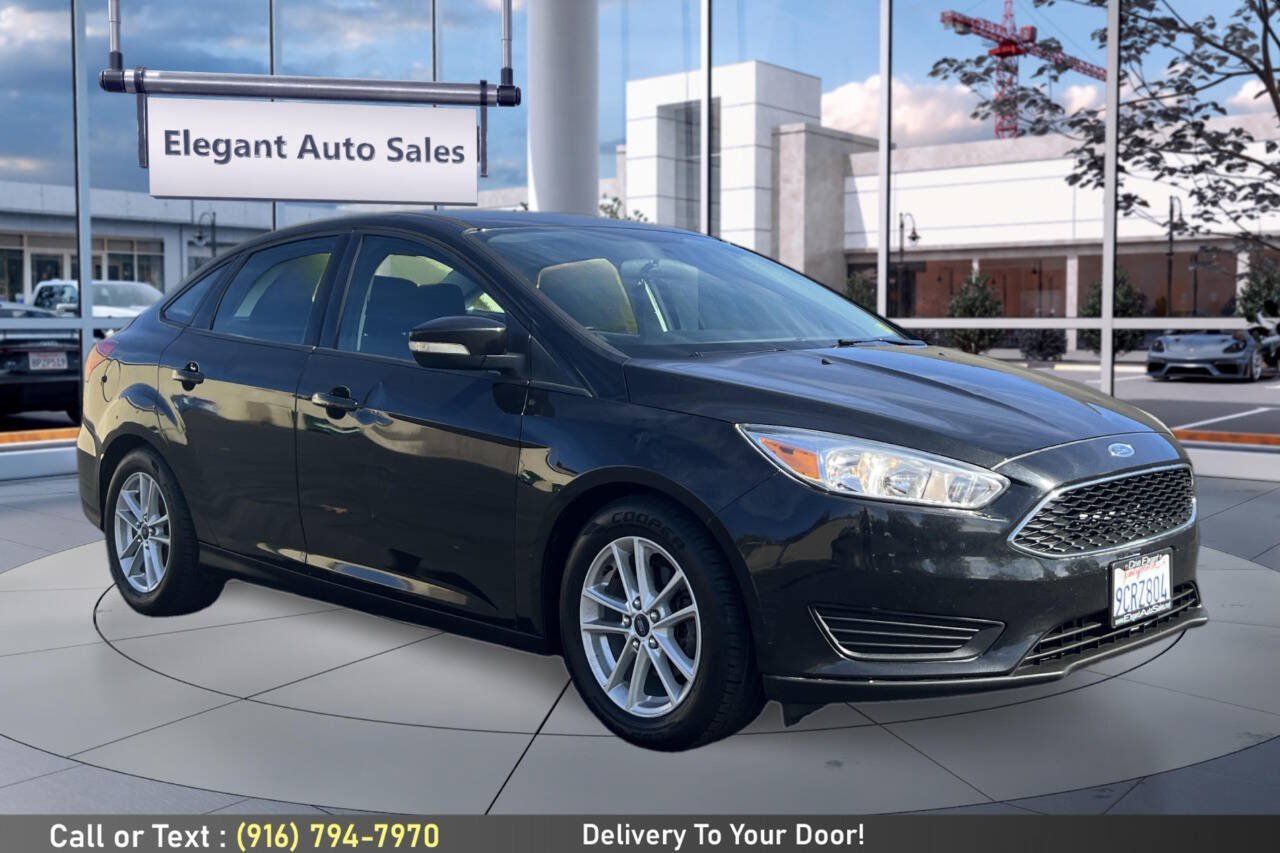 Used 2015 Ford Focus SE w/ SE Cold Weather Package FWD image 3