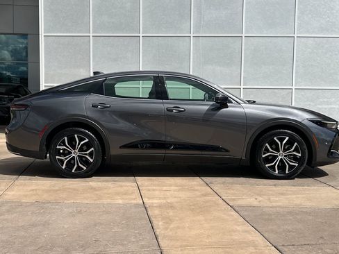 Used 2024 Toyota Crown Limited image 3