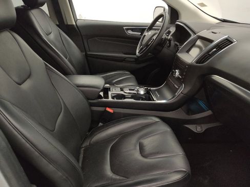 Used 2019 Ford Edge Titanium image 21