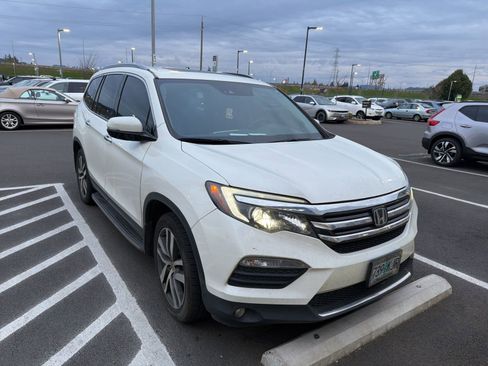 Used 2017 Honda Pilot Elite image 2