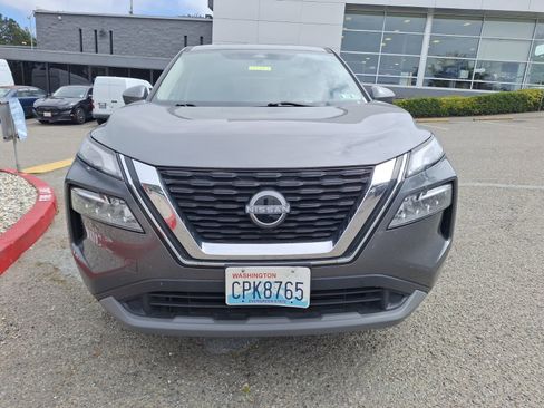 Used 2023 Nissan Rogue SV image 2