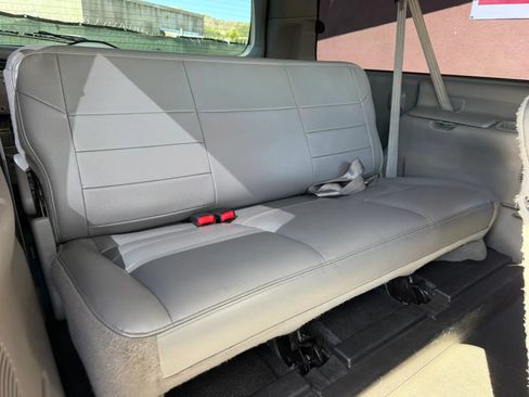 Used 2005 Ford Excursion XLS RWD image 21