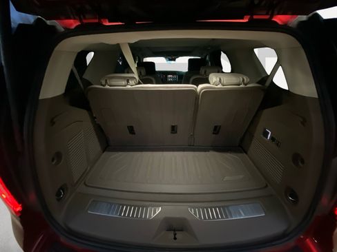 Used 2024 GMC Yukon Denali w/ Denali Reserve Package image 12