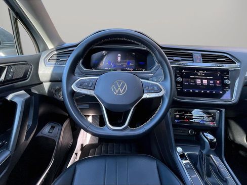 Used 2024 Volkswagen Tiguan SE image 11