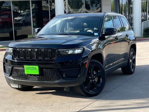Used 2023 Jeep Grand Cherokee Altitude AWD/4WD image 9