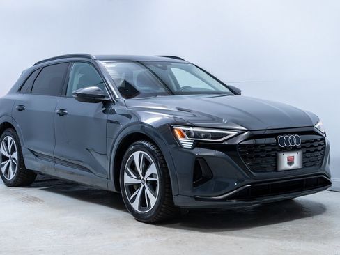 Used 2024 Audi Q8 e-tron Premium image 9