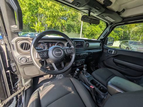 Used 2019 Jeep Wrangler Sport AWD/4WD image 14